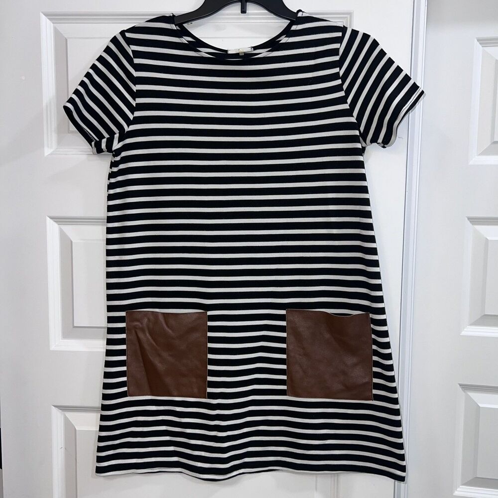 Soprano Women’s striped T-shirt dress Size Large w/ Front Pockets